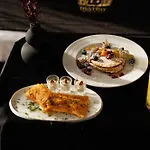 酒店 Destiny & Yzberishti