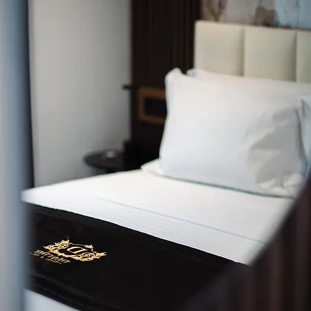 Destiny & Hotell Yzberishti