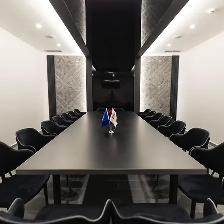 Ξενοδοχείο Destiny &