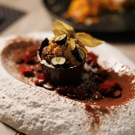 Destiny & Ξενοδοχείο Yzberishti