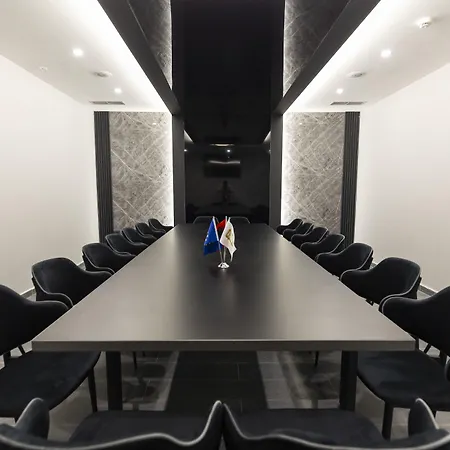 Ξενοδοχείο Destiny & Yzberishti