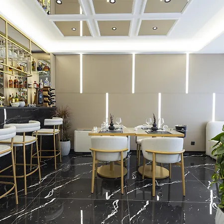 Destiny & Ξενοδοχείο