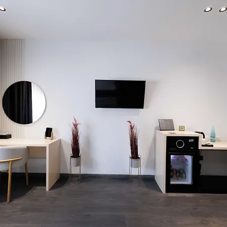 Destiny & Hotell Yzberishti