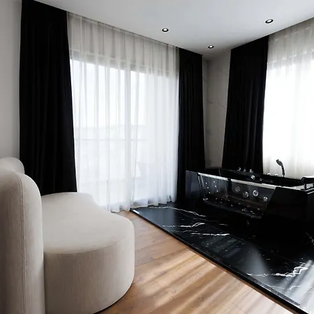 Hotell Destiny & 4*